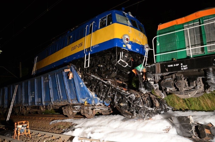Zderzenie dwóch pociągów w Tczewie. Ranny został jeden z maszynistów [ZDJĘCIA]