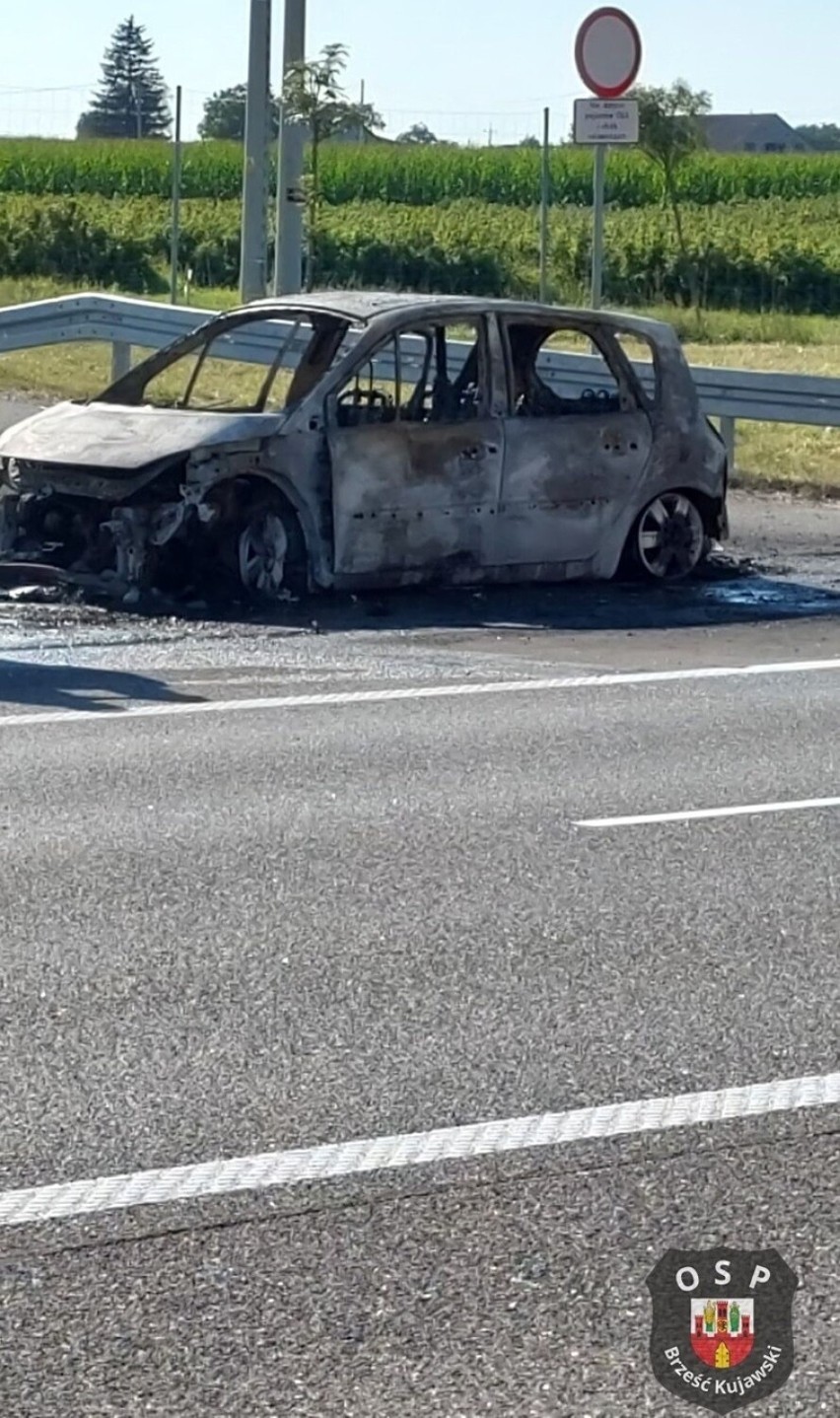 Pożar samochodu na autostradzie A1 w kierunku Łodzi, na...