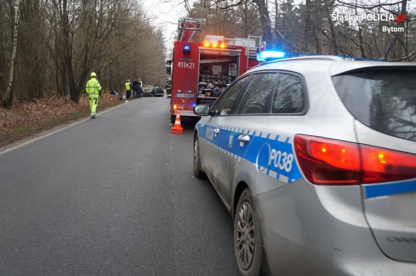 Wypadek w Bytomiu. Dachował samochód, zginęła 18-latka [ZDJĘCIA, WIDEO]