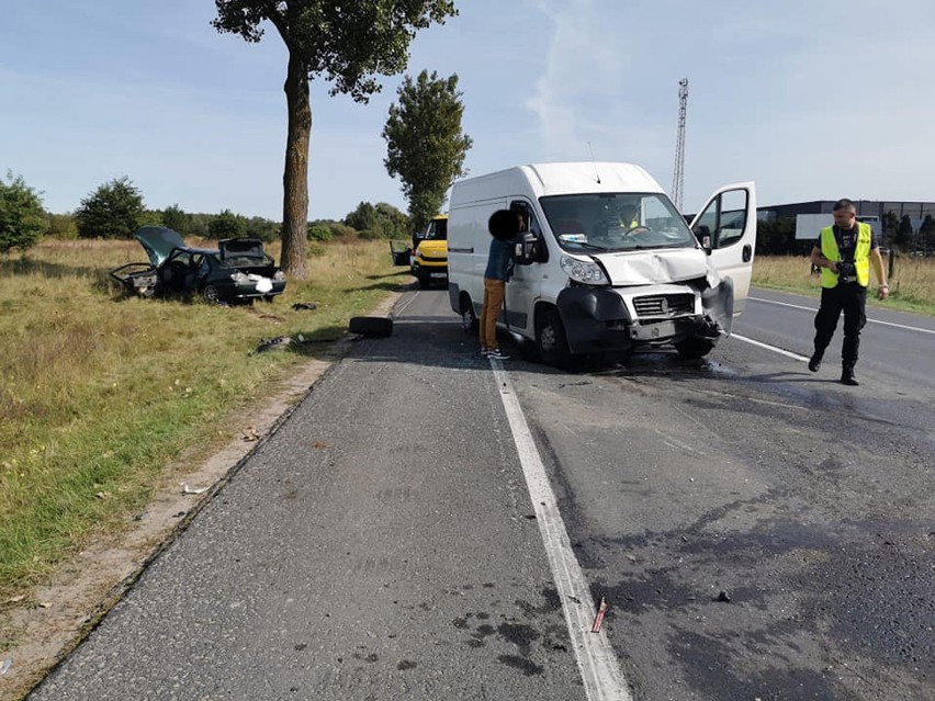 - Kierowca  peugeota doznał obrażeń ciała niezarażających...