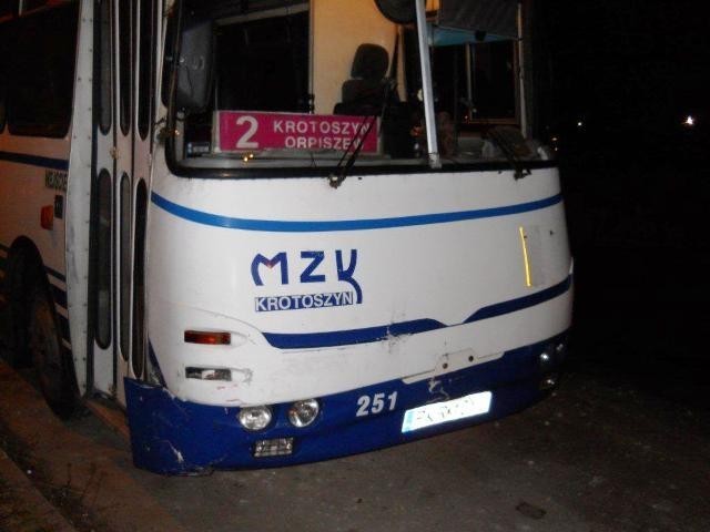 Krotoszyn - pod Mahle osobówka zderzyła się z autobusem MZK