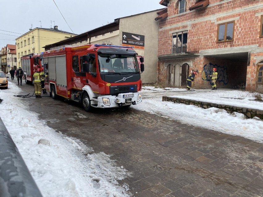 Ogień w opuszczonym budynku przy ulicy Augustiańskiej w...