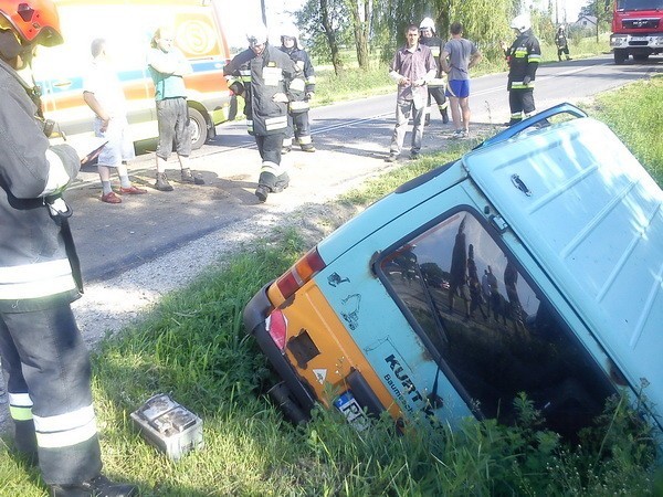 Pieruchy - rozpędzony bus wjechał do rowu!