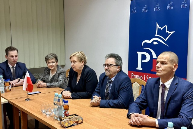 Anna Fotyga, poseł do Parlamentu Europejskiego, spotkała się w piątek 24 lutego w Lęborku z działaczami powiatowych struktur Prawa i Sprawiedliwości i sympatykami partii.