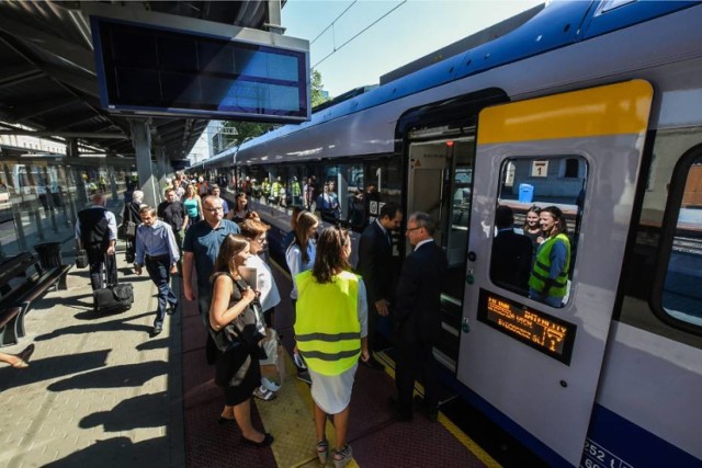 „SKM-ka staje pośrodku trasy na 15 minut.” Dlaczego tak się dzieje?