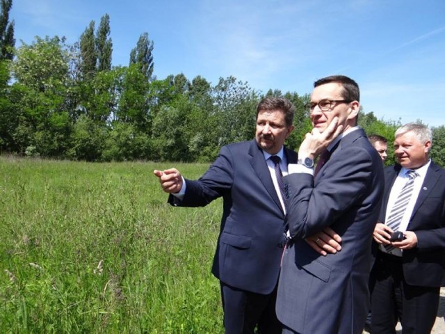 Rok temu premier Mateusz Morawiecki oglądał tereny w Karsznicach