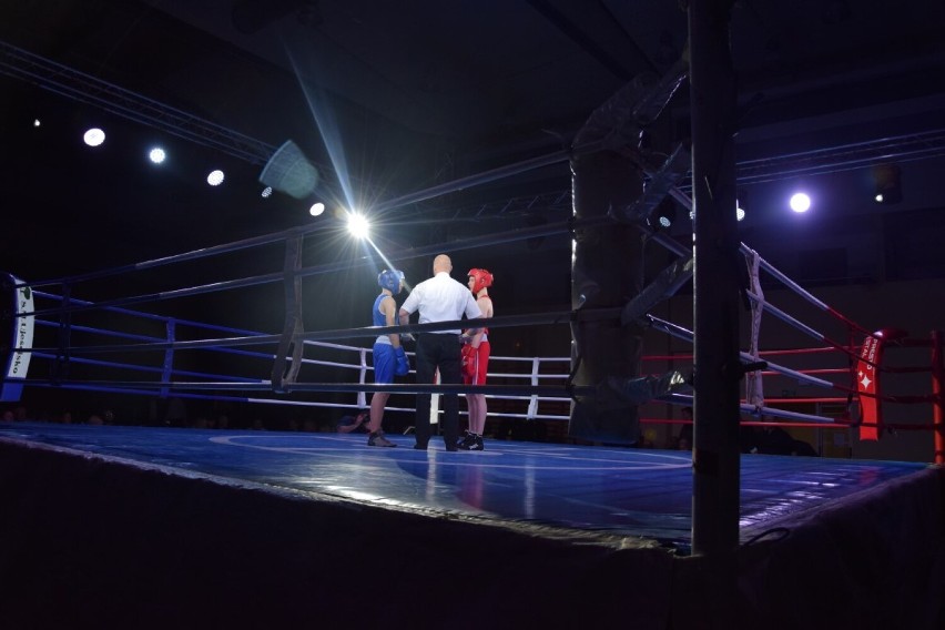Wasiakowski Boxing Show w Bolszewie. Na ringu skrzyżowali rękawice utalentowani pięściarze z regionu |ZDJĘCIA