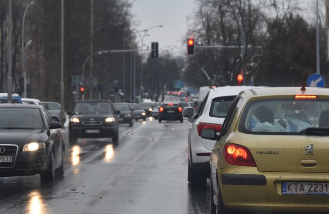 Kierowcy napotkają problemy są przejazdem przy skrzyżownaia z sygnalizacją świetlną w całym mieście