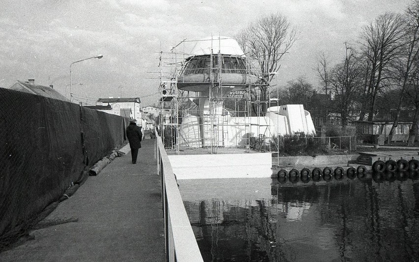 Port morski w Darłowie. Tak wyglądał w latach 80. i 90. [ZDJĘCIA]