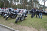 Piękne motocykle i Paweł Małaszyński z zespołem nad jeziorem Golejów