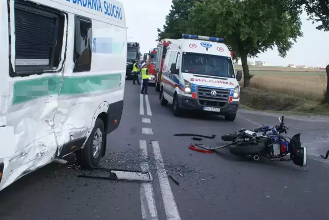 Wypadek z udziałem motocyklisty na ulicy Poznańskiej w Kaliszu