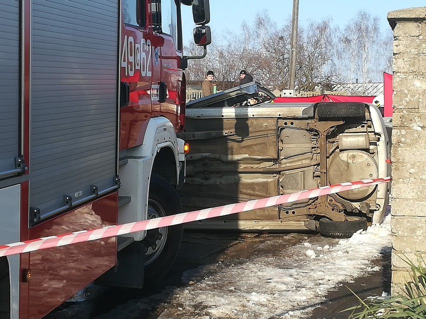 Tragiczny wypadek w Łasinie. Kierowca nie żyje [zdjęcia]