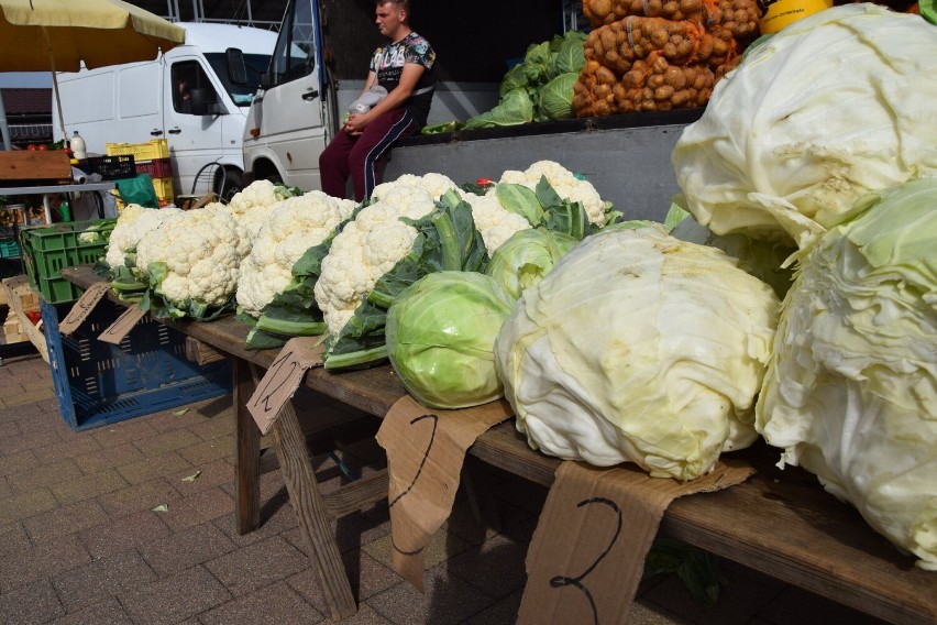 Warzywa z targowiska miejskiego w Nowej Soli, 4 sierpnia...
