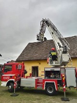 OSP Rzeczenica. Strażacy prosto z wypadku pojechali do pożaru komina.