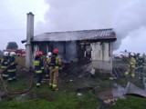 W Buczku doszczętnie spłonął dom. Poparzone dzieci trafiły do szpitala