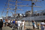 The Tall Ships Races 2013: Turyści na Wałach Chrobrego. Przypłynęły małe jednostki [zdjęcia, wideo]