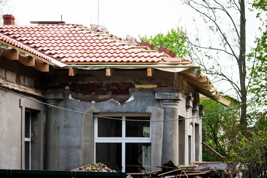 Odbudowa spalonego domu w Dusznikach
