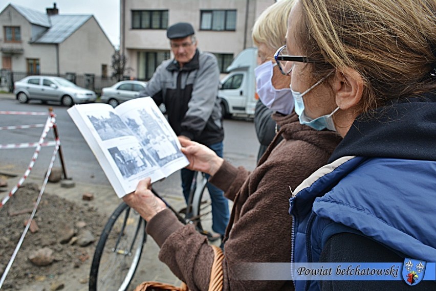 Pow. bełchatowski. Pomnik Piłsudskiego odnaleziony podczas prac w Woli Wiązowej