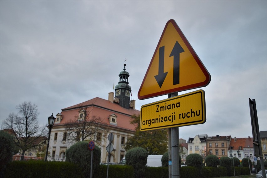 Rawicz. W związku z rewitalizacją centrum kolejny wjazd na rynek zostanie zamknięty. Na rynek nie wjedziesz ul. 3 Maja a przez ul. Kramarską