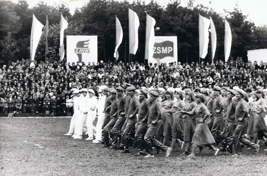 Radziejów. Dożynki centralne w 1984 roku w Radziejowie z udziałem Wojciecha Jaruzelskiego. Archiwalne zdjęcia 