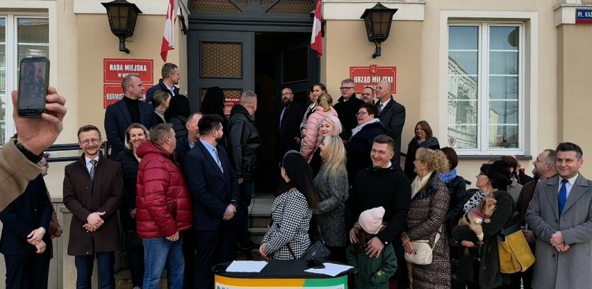 Trzecia Droga zaprezentowała kandydata na burmistrza Wielunia i kandydatów na radnych miejskich i powiatowych