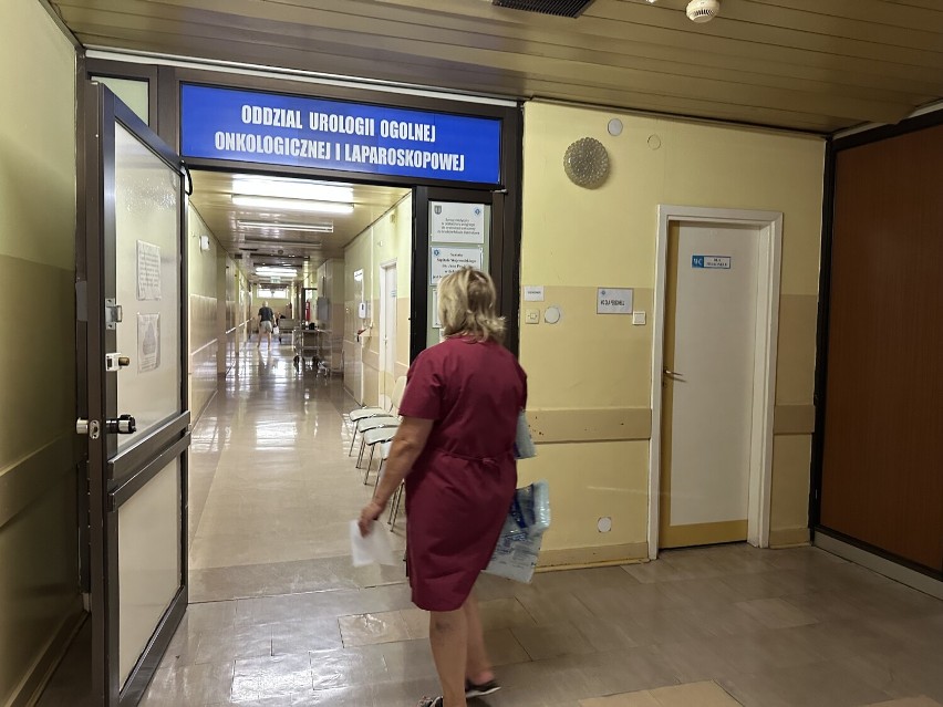 W szpitalu w Bełchatowie wprowadzono ograniczenia w...