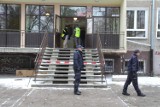 Ewakuacja szkoły podstawowej na Mokotowie, koparka uszkodziła gazociąg