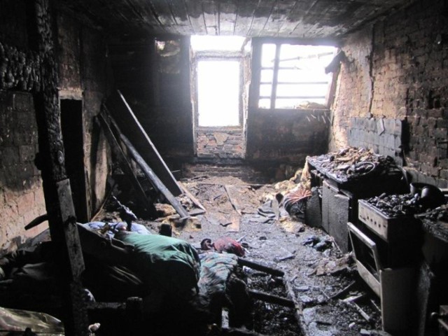 W pożarze tego mieszkania zginęły trzy osoby