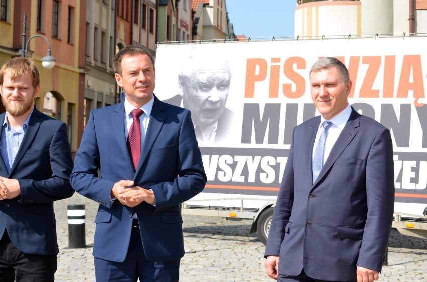Wymierzony w PiS „konwój wstydu" przyjechał do Głogowa
