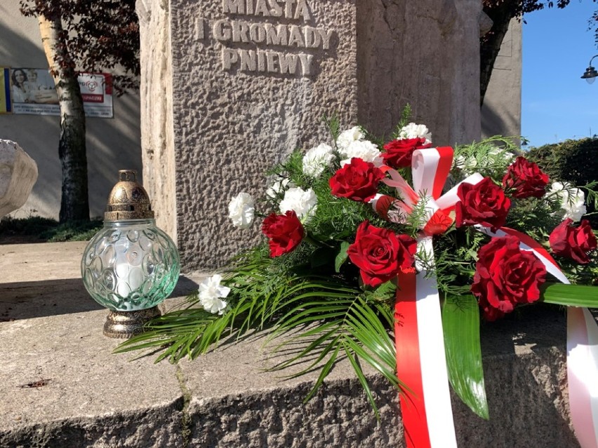 75. rocznica zakończenia II wojny światowej pod pomnikiem w Pniewach