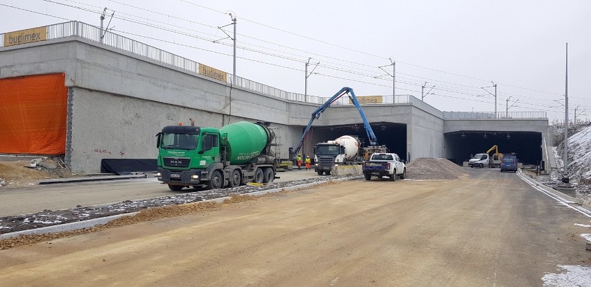 Kraków. Budowa Trasy Łagiewnickiej: nagrzewanie i intensywne prace w tunelu tramwajowym [ZDJĘCIA]