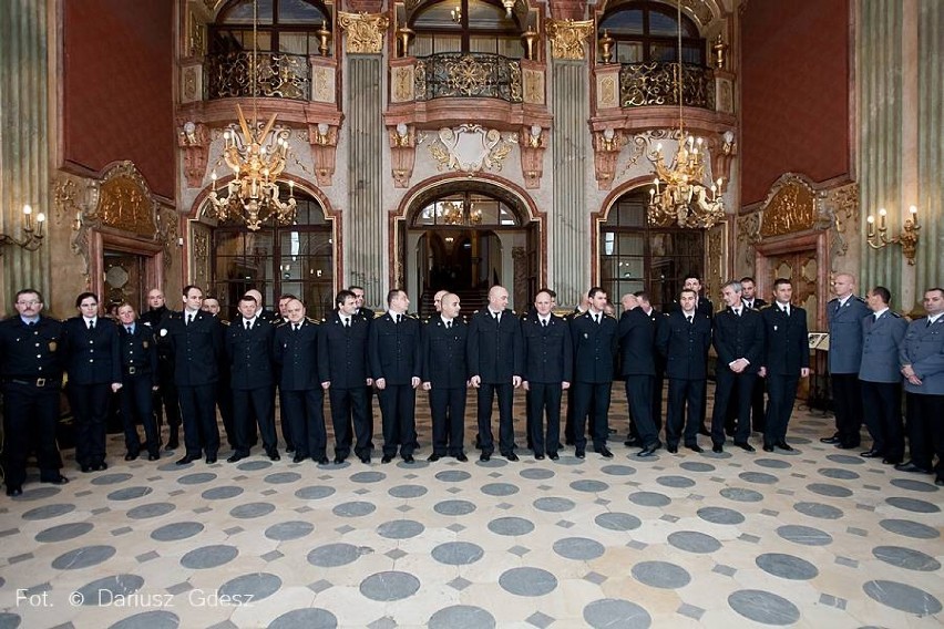 Wałbrzych i Zamek Książ podziękowały strażakom i innym służbom za udaną akcję gaszenia pożaru