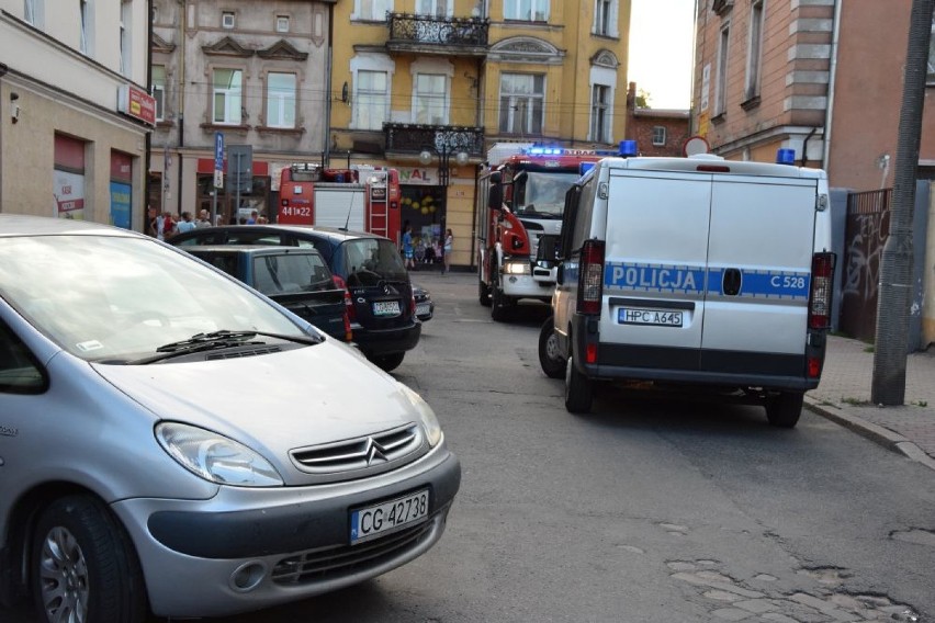 Zawalił się mur przy ulicy Toruńskiej. Strażacy przeszukiwali gruzy [zdjęcia]