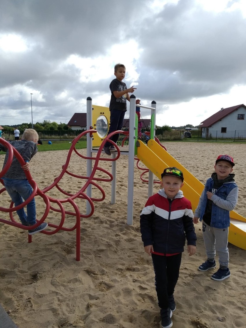 Turnieje i kalambury. Łagodny powrót do szkoły klas I-III w Szamocinie