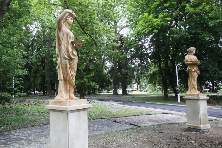 Remont parku przy ul. Dąbrowskiego w Rzeszowie. Nowe rzeźby, nasadzenia i inne zmiany [ZDJĘCIA]