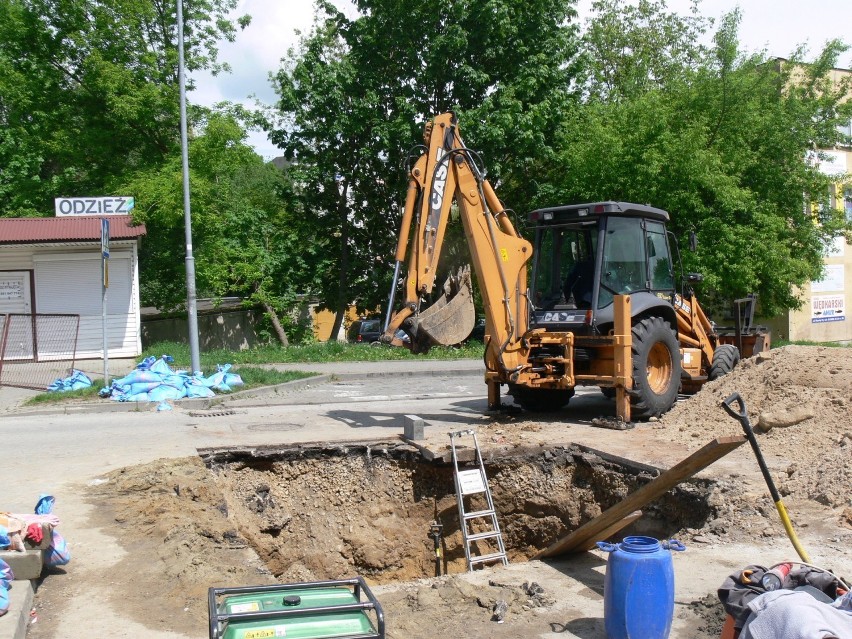 Zapadła się część ulicy Armii Krajowej w Sandomierzu.