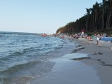 Tłumy turystów na plaży w Lubiatowie w ostatnią sobotę 27.08 wakacji |ZDJĘCIA