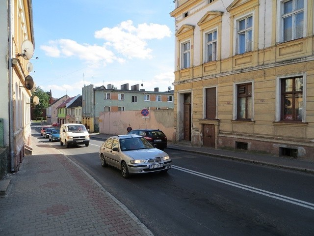 Od skrzyżowania z drogą krajową numer 11 do "czerwonego" kościoła wymieniona zostanie nawierzchnia prawego chodnika (jadąc w kierunku Złotowa).
