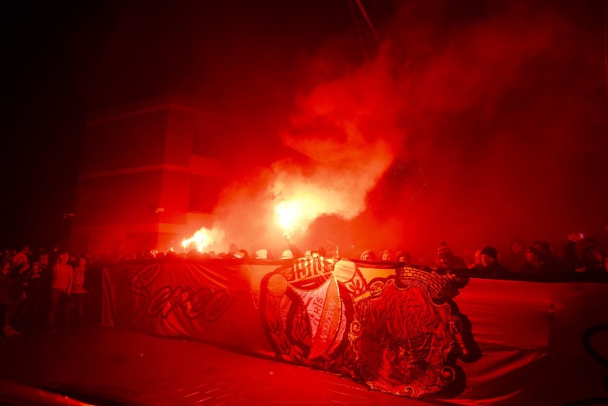 Choinka przed stadionem Widzewa Łódź