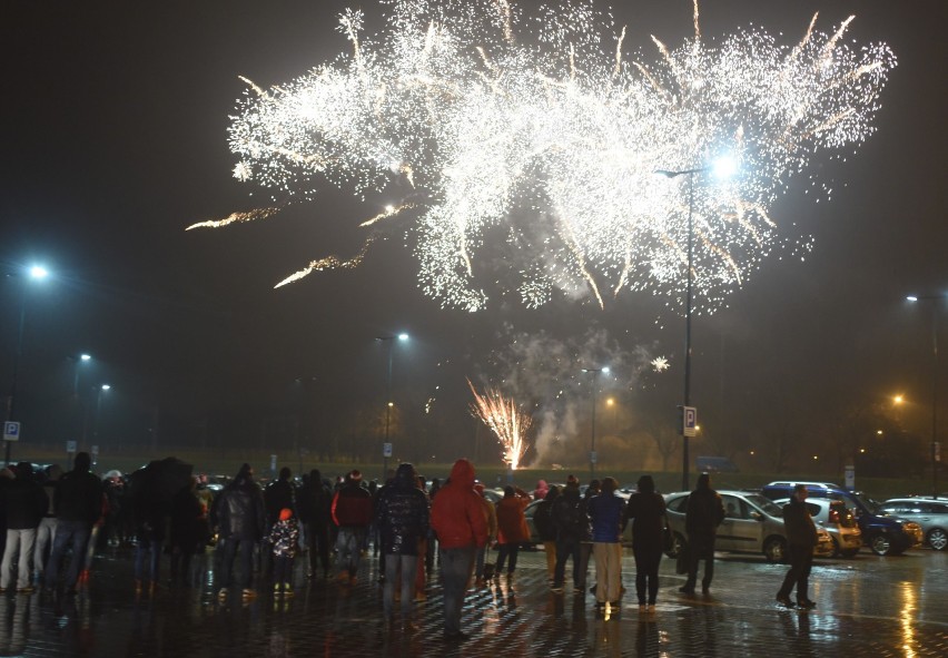 Choinka przed stadionem Widzewa Łódź