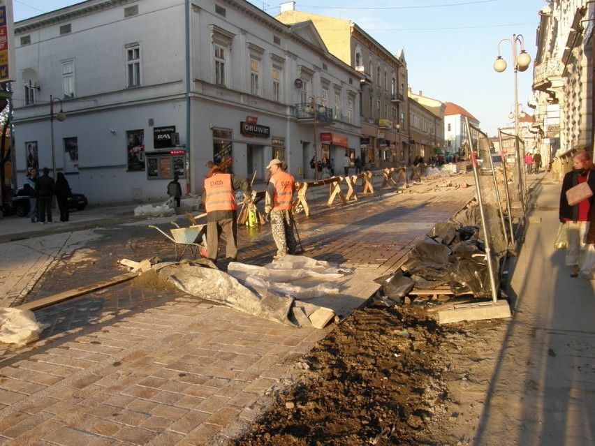 Tarnów. Temida uznała, że za fuszerkę na ulicy Krakowskiej odpowiada nie tylko wykonawca