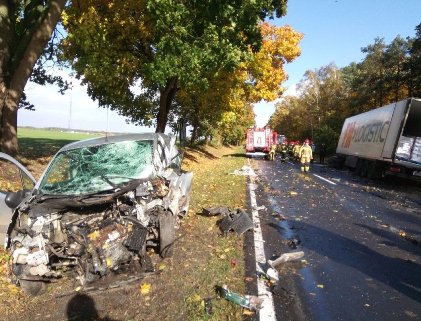 Wypadek na trasie Śrem-Czmoń. Nie żyją cztery osoby....