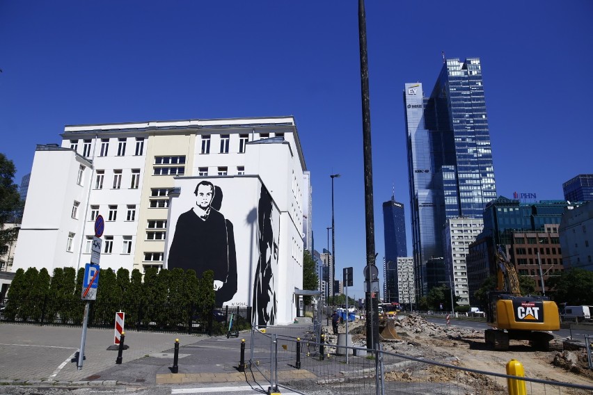 W Warszawie odsłonięto mural z wizerunkiem Jacka Kuronia