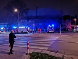 Pożar budynku na skrzyżowaniu ulicy Zgody i Miodowicza w Kielcach. Straż pożarna w akcji