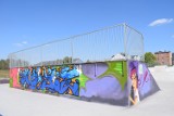 Betonowy skatepark w Kostrzynie nabrał kolorów. Pomalowało go troje graficiarzy