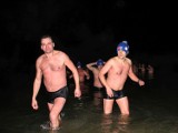 Nocna kąpiel bialskich morsów w Piszczacu. Zobacz zdjęcia!