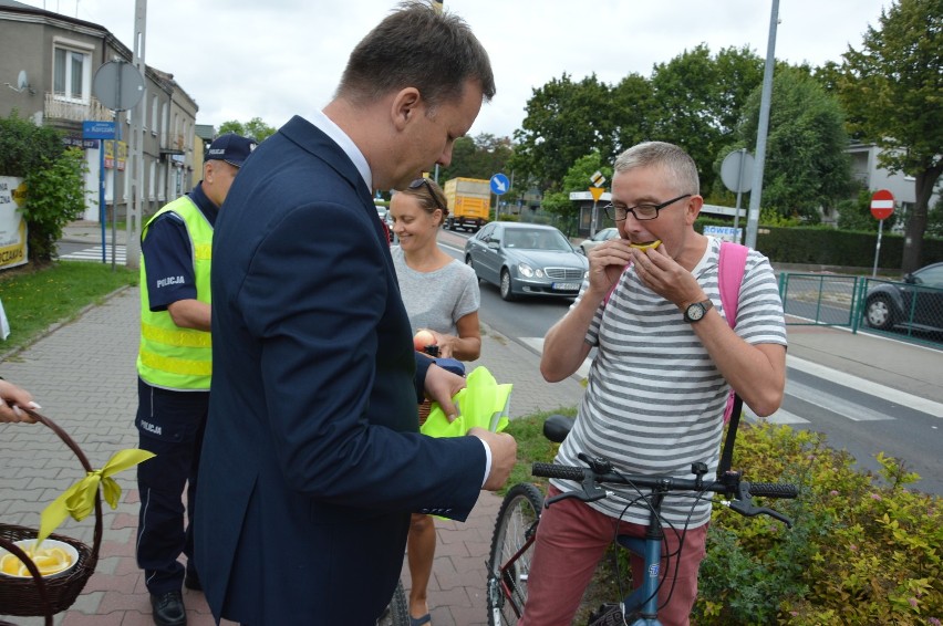 Piotrków: Prezydent z komendantem policji rozdawali...