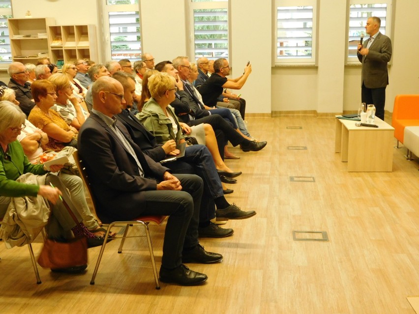 Prezydent Wałbrzycha Roman Szełemej spotkał się z mieszkańcami Podzamcza