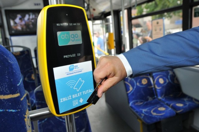 Miasto rozszerza pilotaż karty miejskiej o kolejnych pięć linii autobusowych, modyfikuje też zasady, licząc bardzo, że przyciągnie pasażerów do testów. 

Więcej szczegółów na kolejnych stronach >>>>>

Zobacz także: Praca w Kujawsko-Pomorskiem. Oferty od 5 tys. zł wzwyż: Bydgoszcz, Toruń, Inowrocław, Włocławek i inne

Zobacz także: TOP 15 Najbardziej wpływowe osoby w Toruniu. Zobacz ranking!