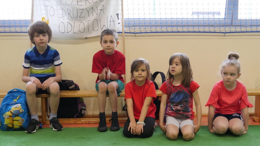 Igrzyska przedszkolaków w gminie Szczerców. Zobacz, jak dzielnie walczyły maluchy!